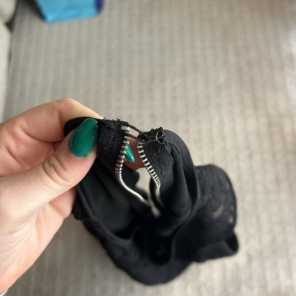 Express Women Medium M Black Lace Top Zip Back Stretch Fitted Goth 90s Rock Y2k - Picture 9 of 11